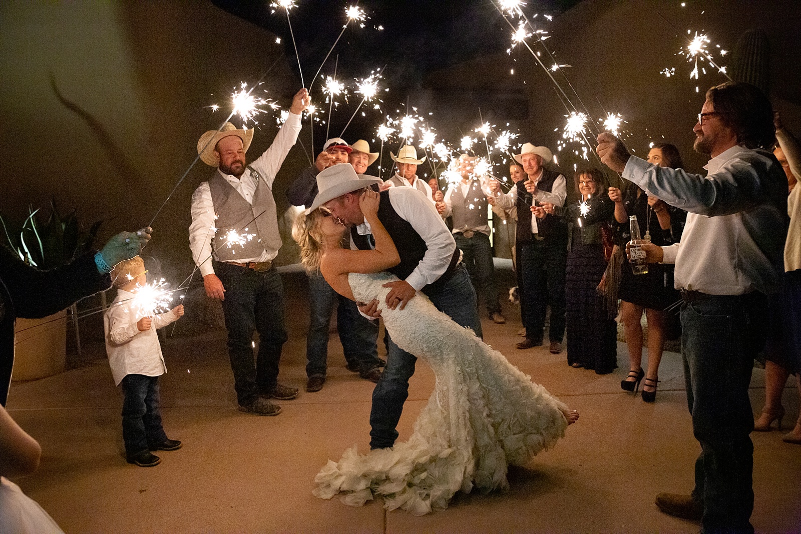 Arizona wedding photographer Randi Michelle Photography captures wedding day