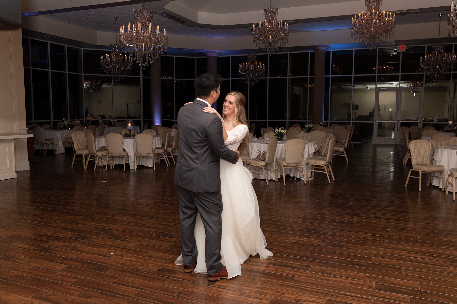 final private dance photographed by Randi Michelle Weddings at Ashton Gardens