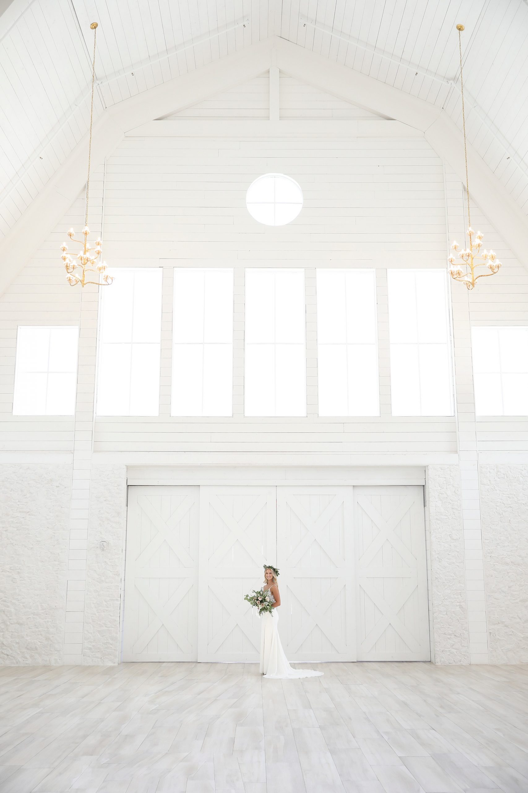bridal portraits in Texas barn photographed by Randi Michelle