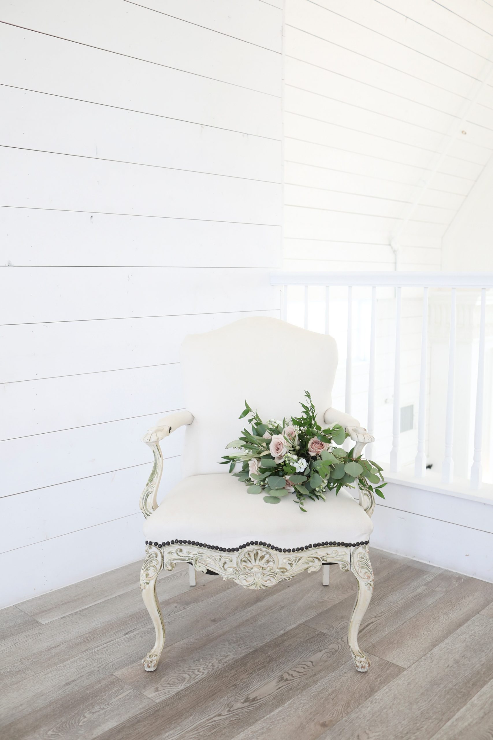 bridal bouquet sits on white chair in Texas photographed by Randi Michelle