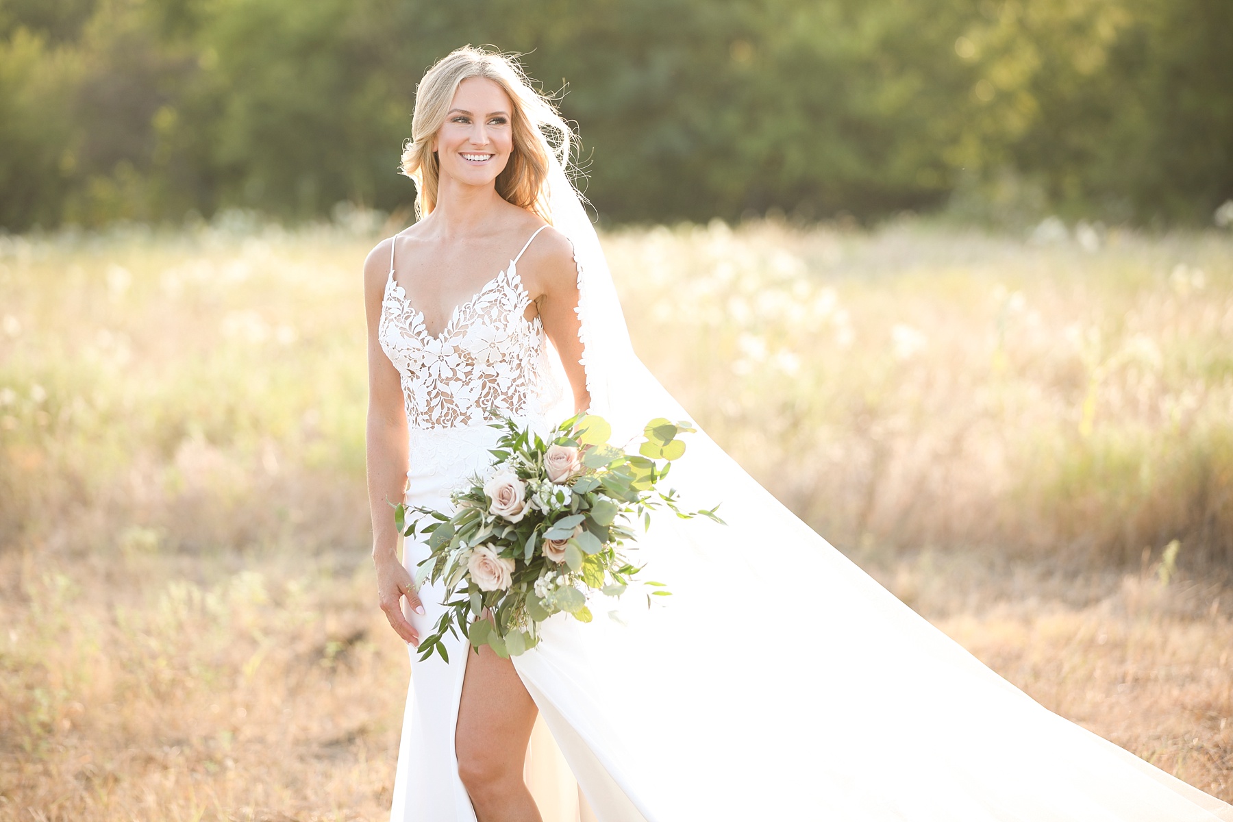 Texas bride poses for Randi Michelle Weddings