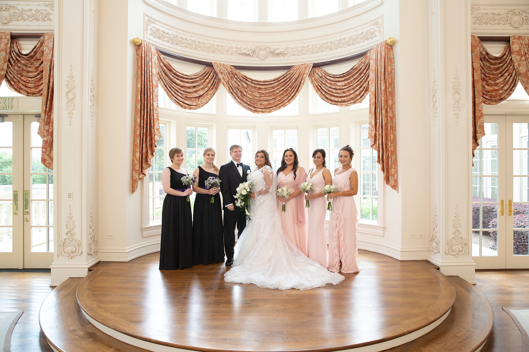 small bridal party in the Olana photographed by Randi Michelle Weddings