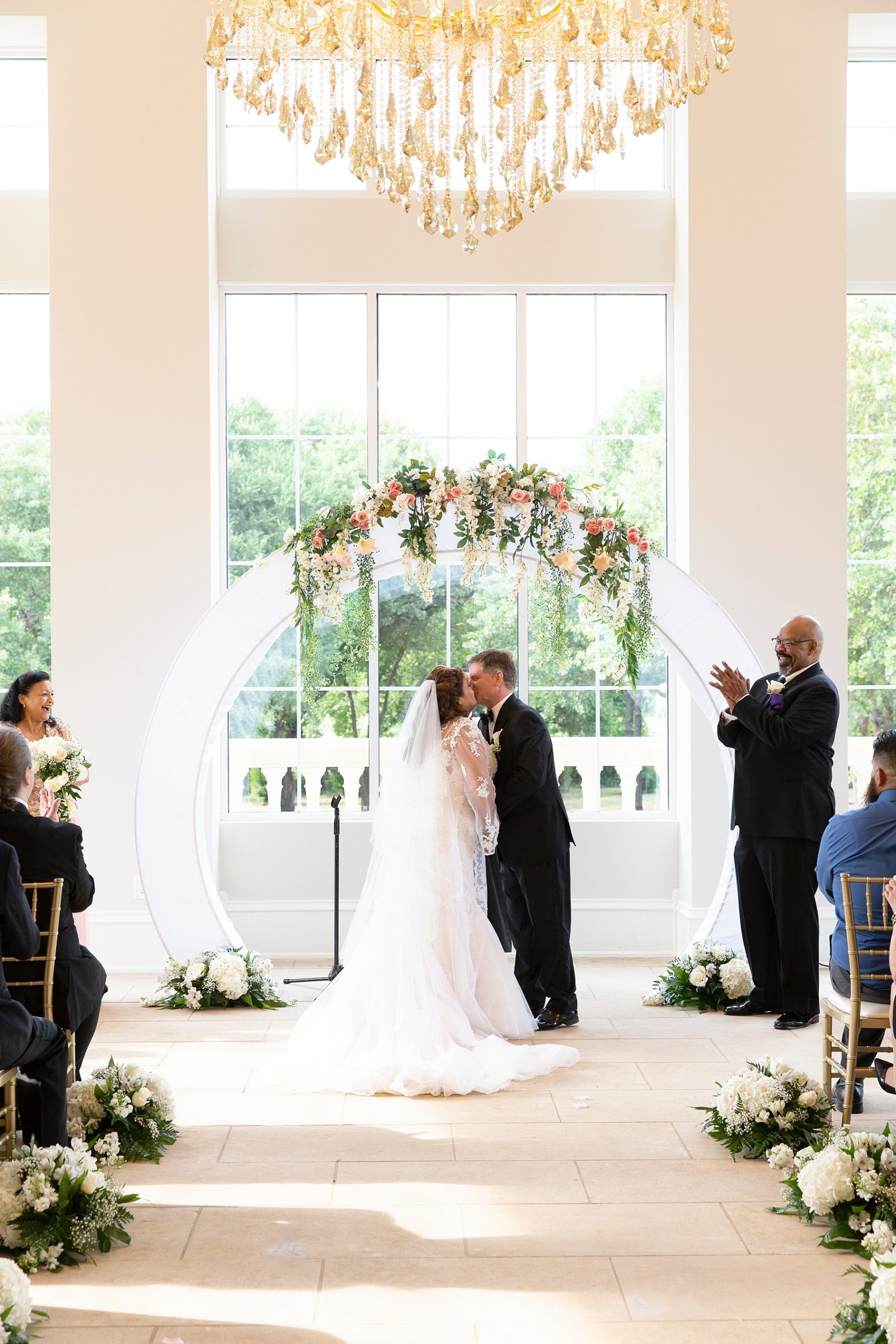 wedding ceremony in Texas photographed by Randi Michelle Weddings