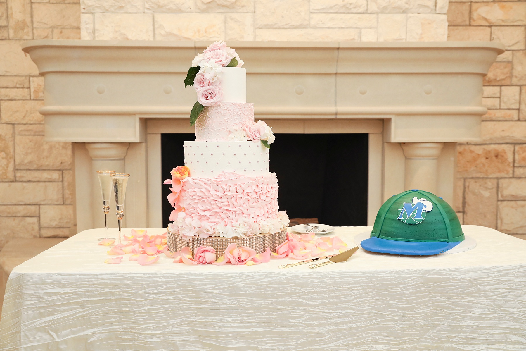 Randi Michelle Weddings photographs pink and white wedding cake