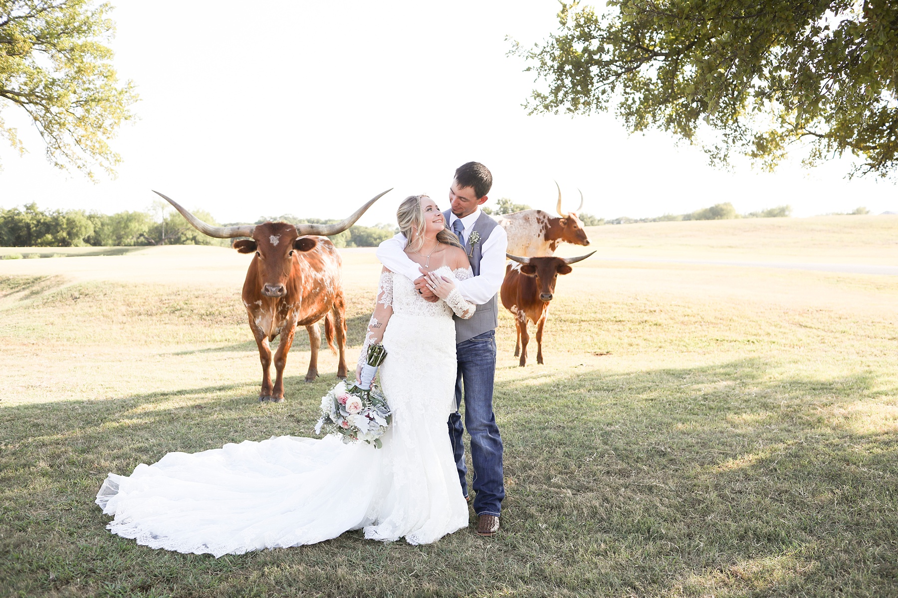 Randi Michelle Weddings captures Texas wedding photos at Lucky Spur Ranch