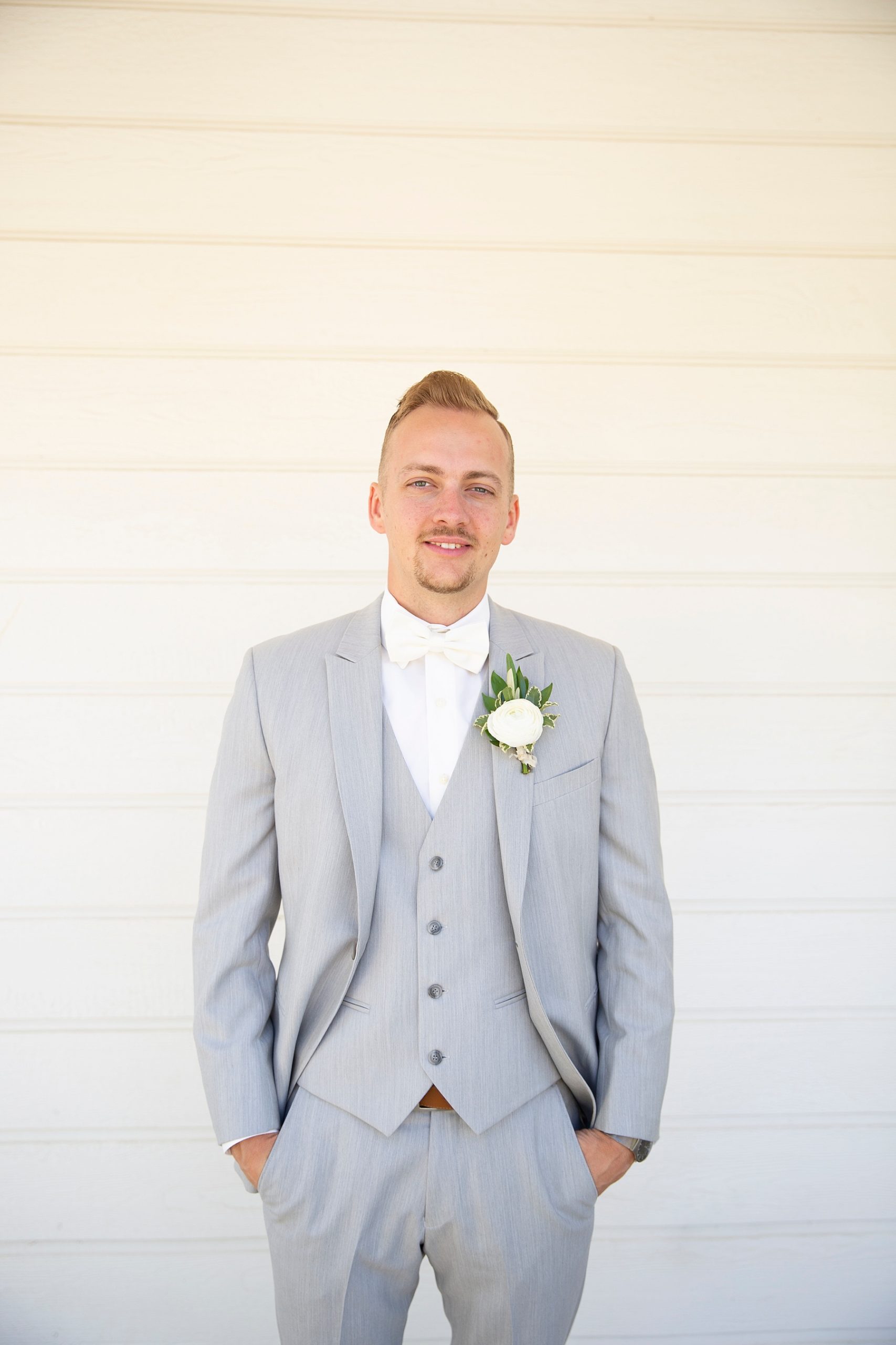 groom in grey suit with white boutonnière photographed by Randi Michelle Weddings