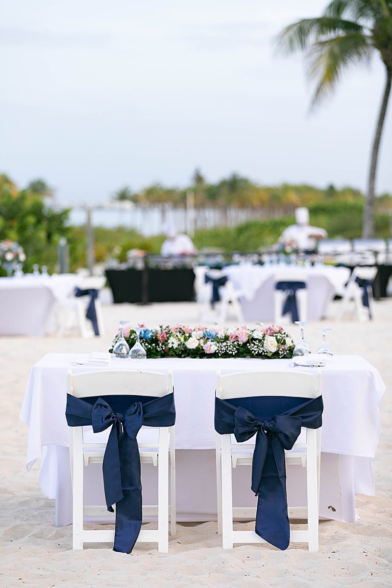 sweetheart table with navy ribbons